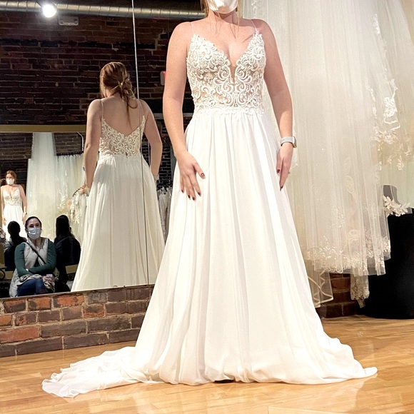 Justin Alexander Wedding Dress - Picture 2 of 3